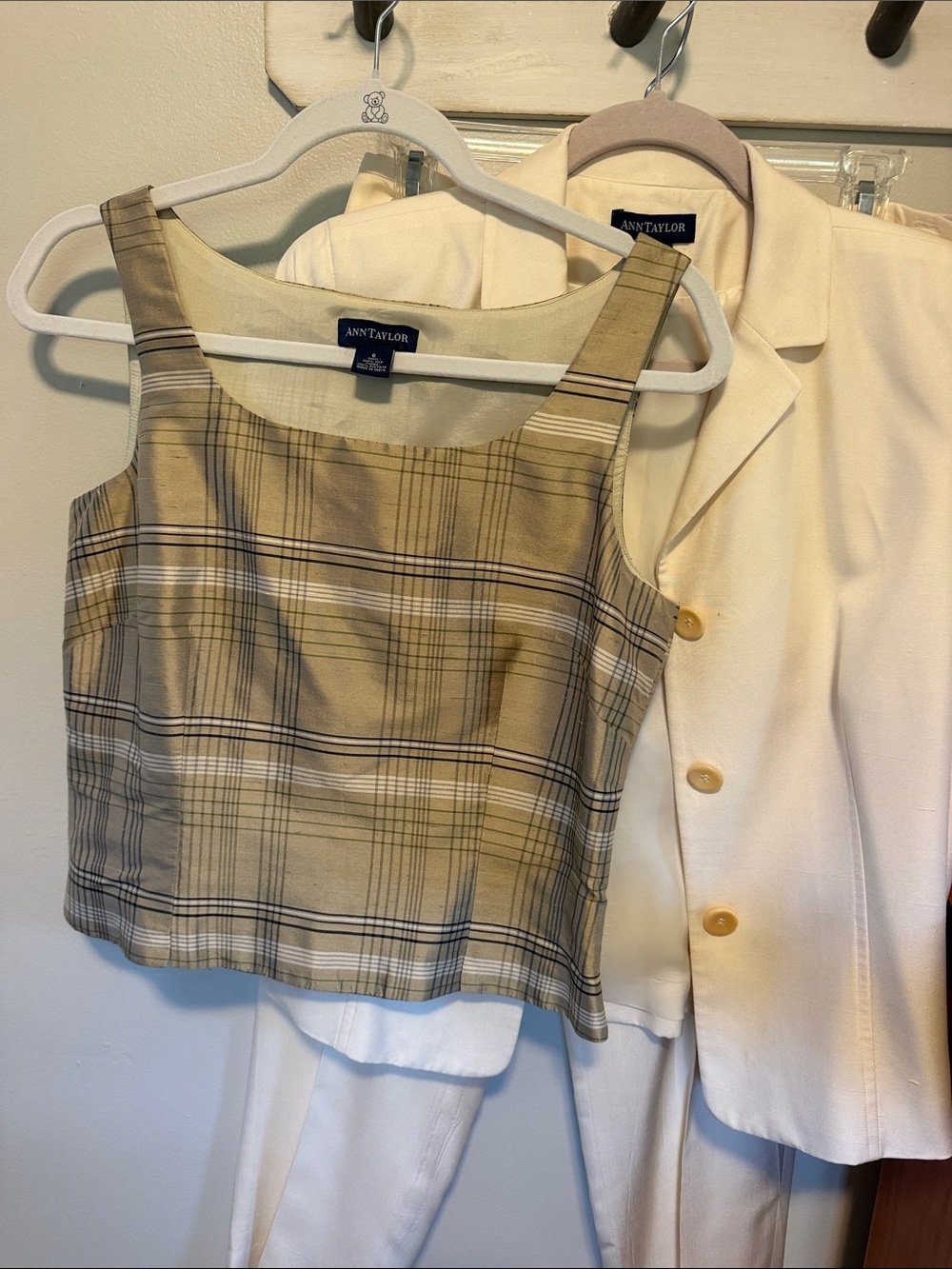 Ann Taylor Cream-White Silk Pant Suit w/ Blouse.